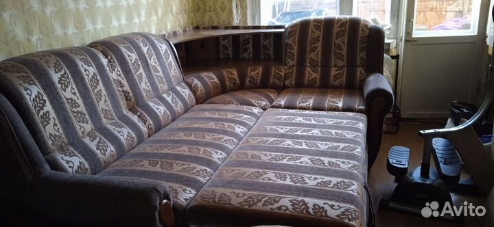 Диван угловой (250х180х90), б/у