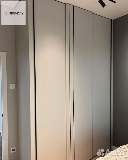 Шкаф распашной с фрезерованными фасадами