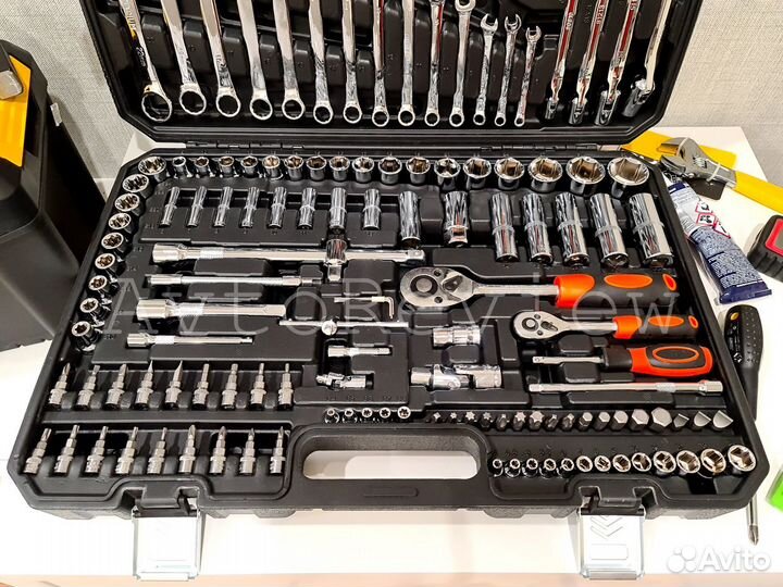 Набор инструментов авто-слесарный 137 предметов