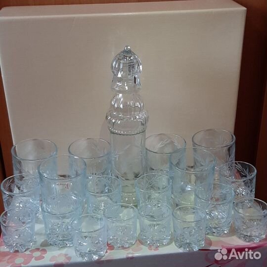 Графин с рюмками