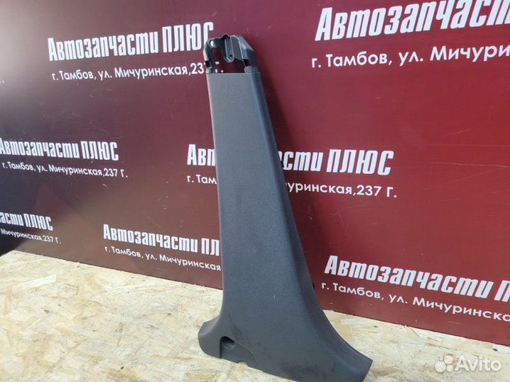 Обшивка средней стойки левая Renault Sandero