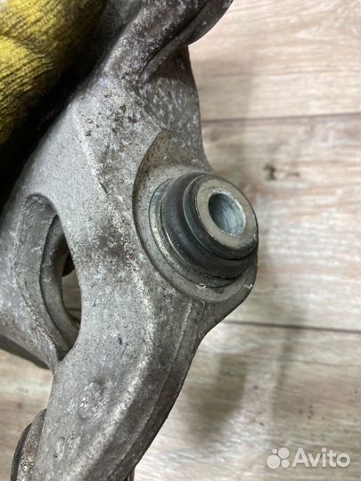 Задний кулак левый Mercedes E W212 3.5 M272 2010