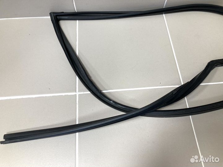 Уплотнитель стекла пер прав Ssang Yong Actyon NEW