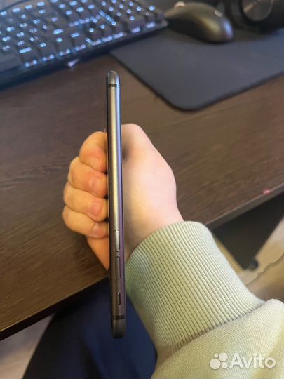 iPhone 8, 64 ГБ