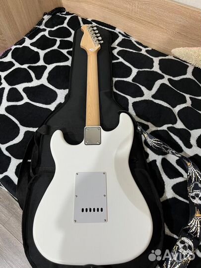 Электро гитара rockdale stars HSS WH (белая)