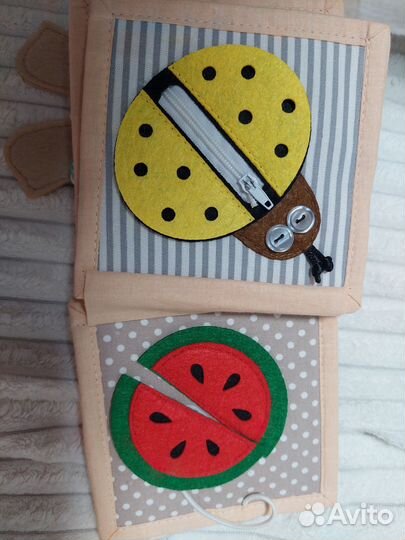 Мягкая развивающая книжка для малышей