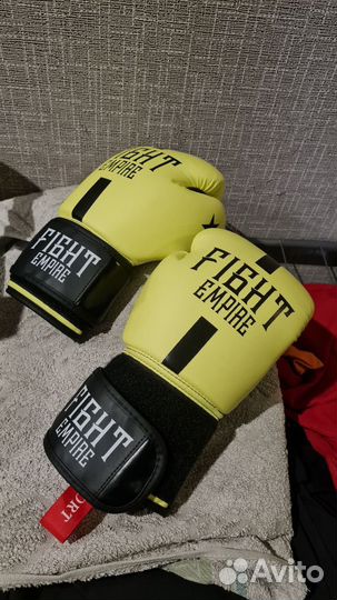 Боксерские перчатки 10 oz новые