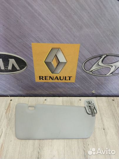 Козырек солнцезащитный Renault kaptur Лев