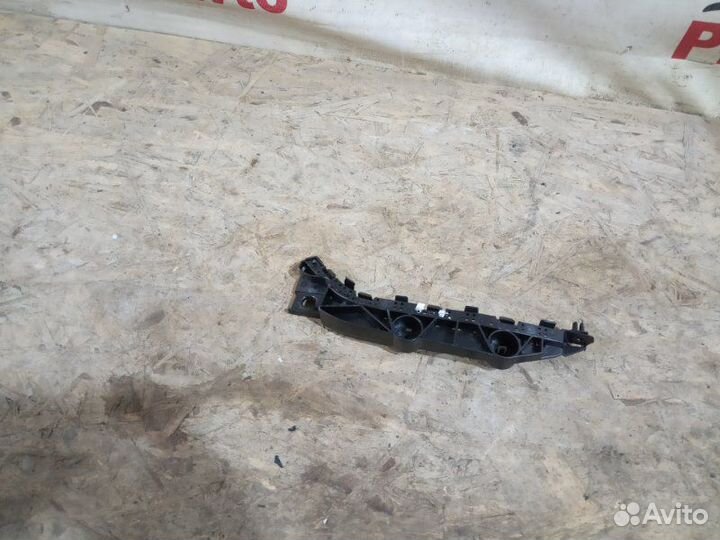 Крепление бампера переднее левое Honda Civic 4D