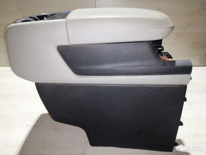 Подлокотник Kia Carnival