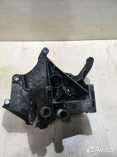Кронштейн генератора Фольксваген пассат Б5
