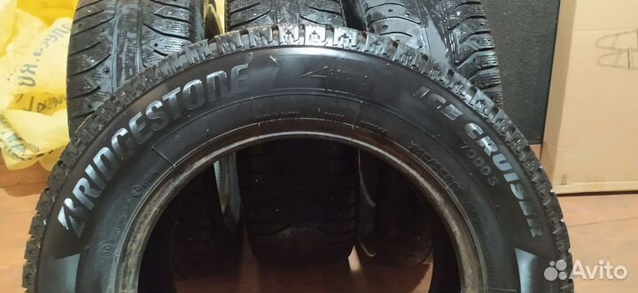 Bridgestone Ice Cruiser 7000S 215/65 R16 98