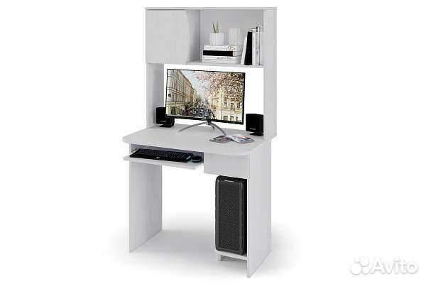 Стол компьютерный светлый