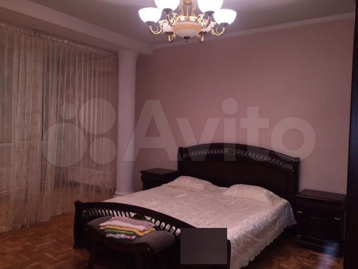 Дом 600 м² на участке 12 сот.