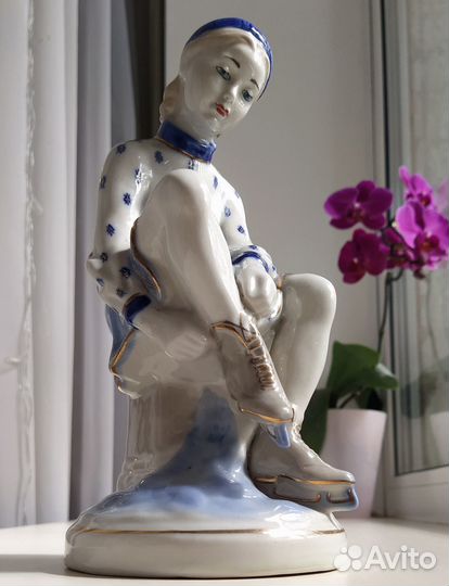 Статуэтка Конькобежка Гжель