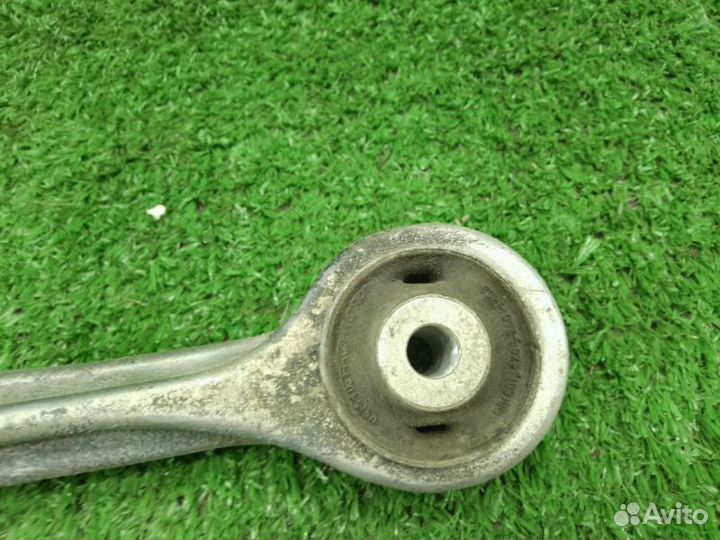 Рычаг передний правый передний верхний VAG 552