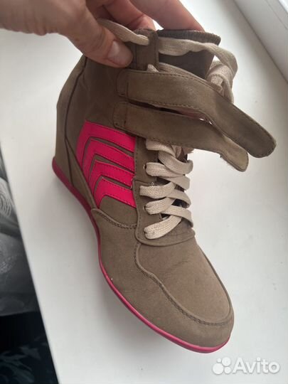 Продаю кроссовки