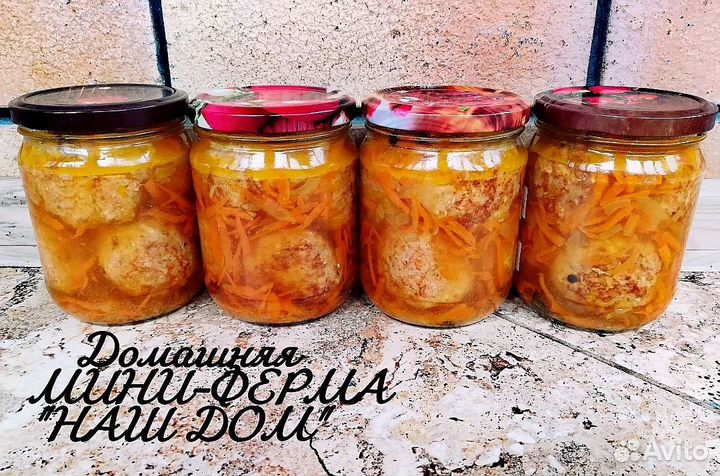 Домашние котлетки с густой подливкой и овощами