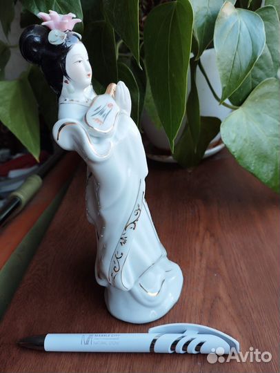 Гейша фарфор статуэтка