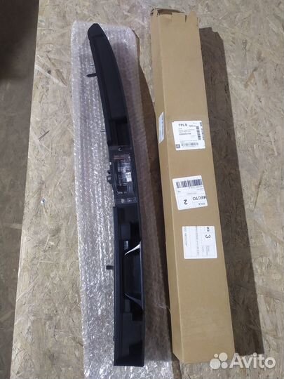 Накладка двери багажника LADA largus 2011