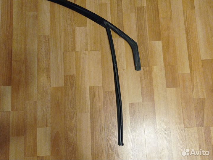 Уплотнитель стекла двери переднийправый форд фьюжн