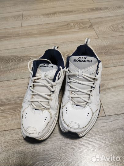 Nike air monarch