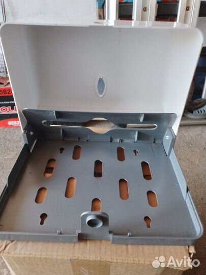 Диспансер для бумажных полотенец