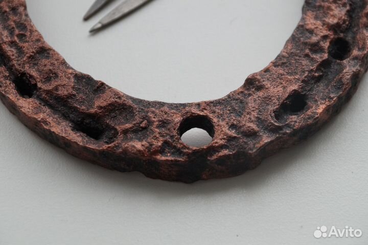 Древняя медная подкова - подарок на годовщину