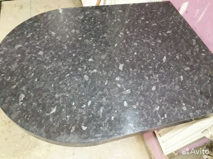 Столик к стене