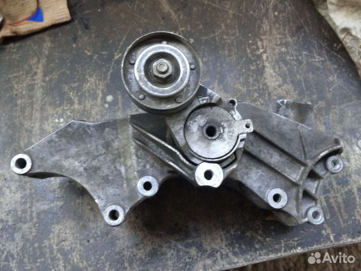 Кронштейн генератора volkswagen golf 4