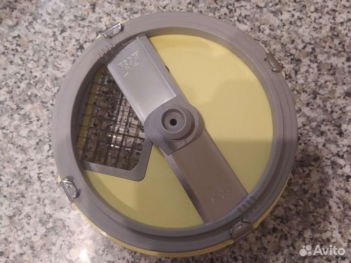 Запчасти к комбайну bosch 5529.Кубик, чаша