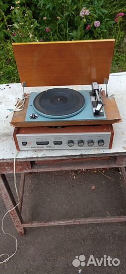 Виниловый проигрыватель