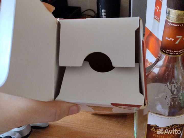 Пустые коробки из под коньяка