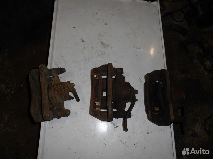 Суппорт передний правый Mazda 626 Мазда 626