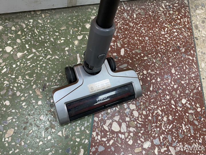 Пылесос ручной Redmond RV-UR371