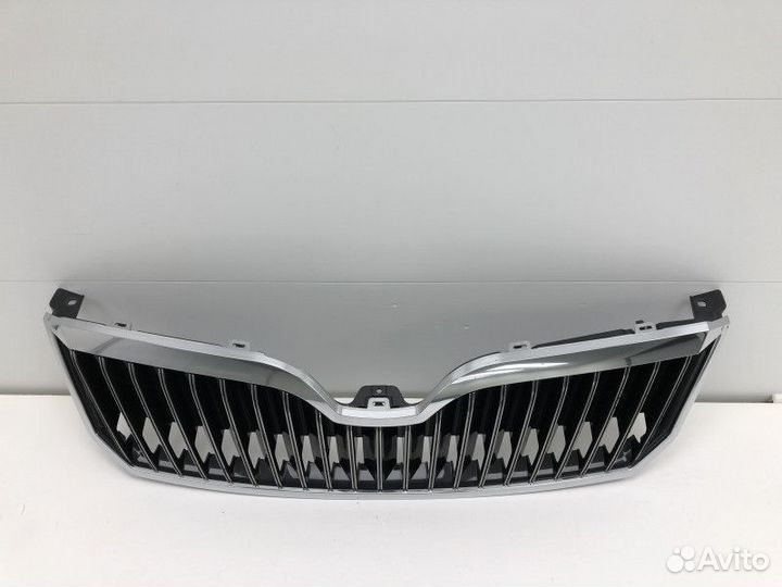 Решетка радиатора Skoda Superb 2