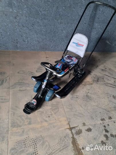 Детский снегокат с колесами