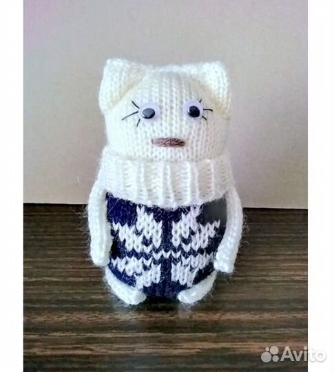 Вязаные котики в свитерках- ручная работа