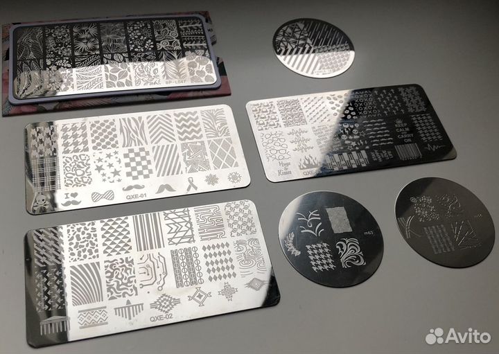 9 лаков для ногтей и Трафареты для стемпинга