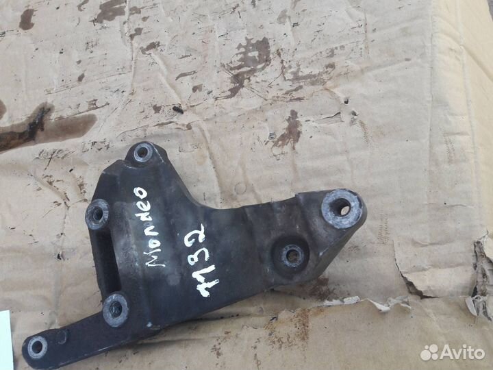 Кронштейн двигателя Ford Mondeo 3 рест. 2005