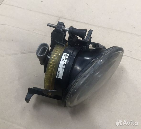 Фара противотуманная левая Golf 6