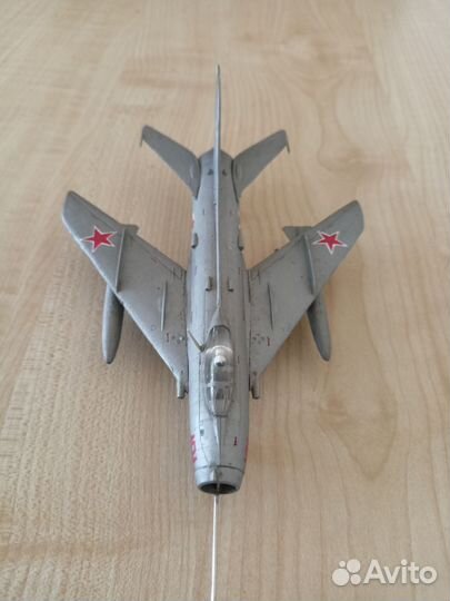 Модель самолёта миг-19 масштаб 1/72