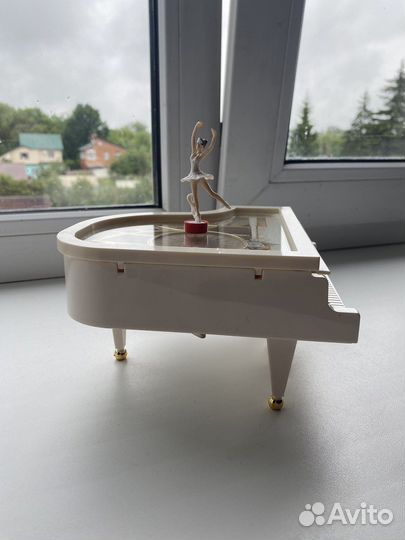 Музыкальная шкатулка с балериной