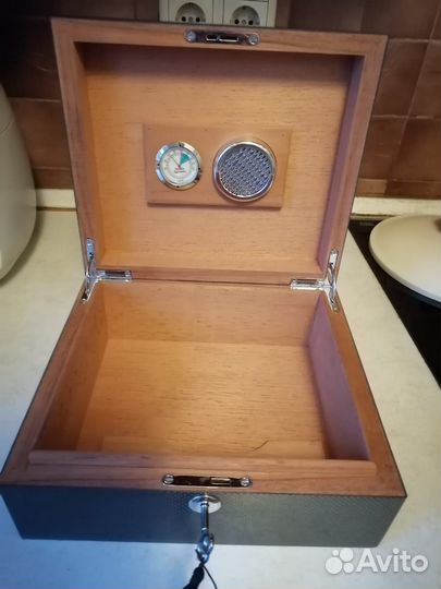 Хьюмидор для сигар 25х22х10 на 20 сигар Ирландия