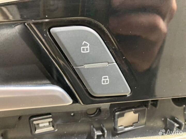Обшивка боковой двери передняя левая Audi A5