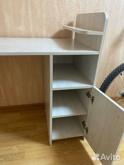 Маникюрный стол бу