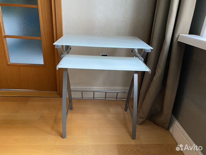 Компьютерный стол школьный