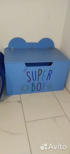 Комод и кресло