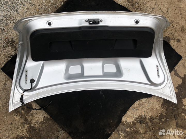 Volkswagen polo крышка багажника