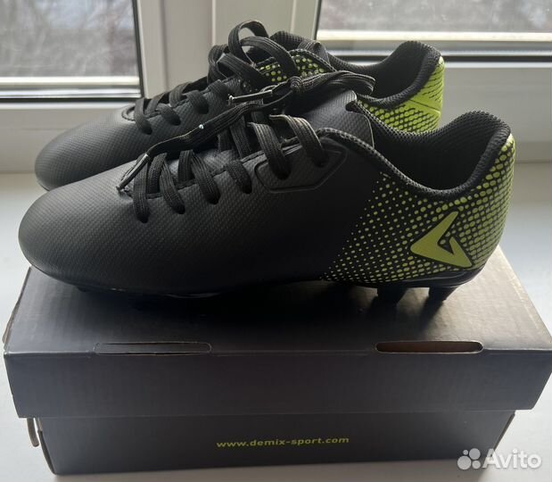 Детские футбольные бутсы